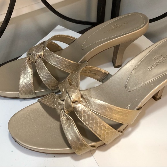 Liz Claiborne Gold Mules Size 9 - Picture 7 of 12